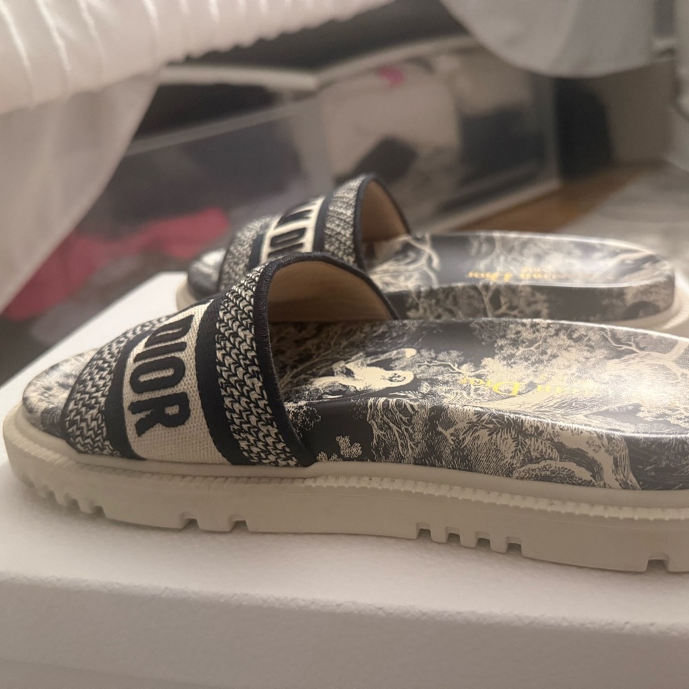 Dior Dway slides in navy and white. - Picture 5 of 11